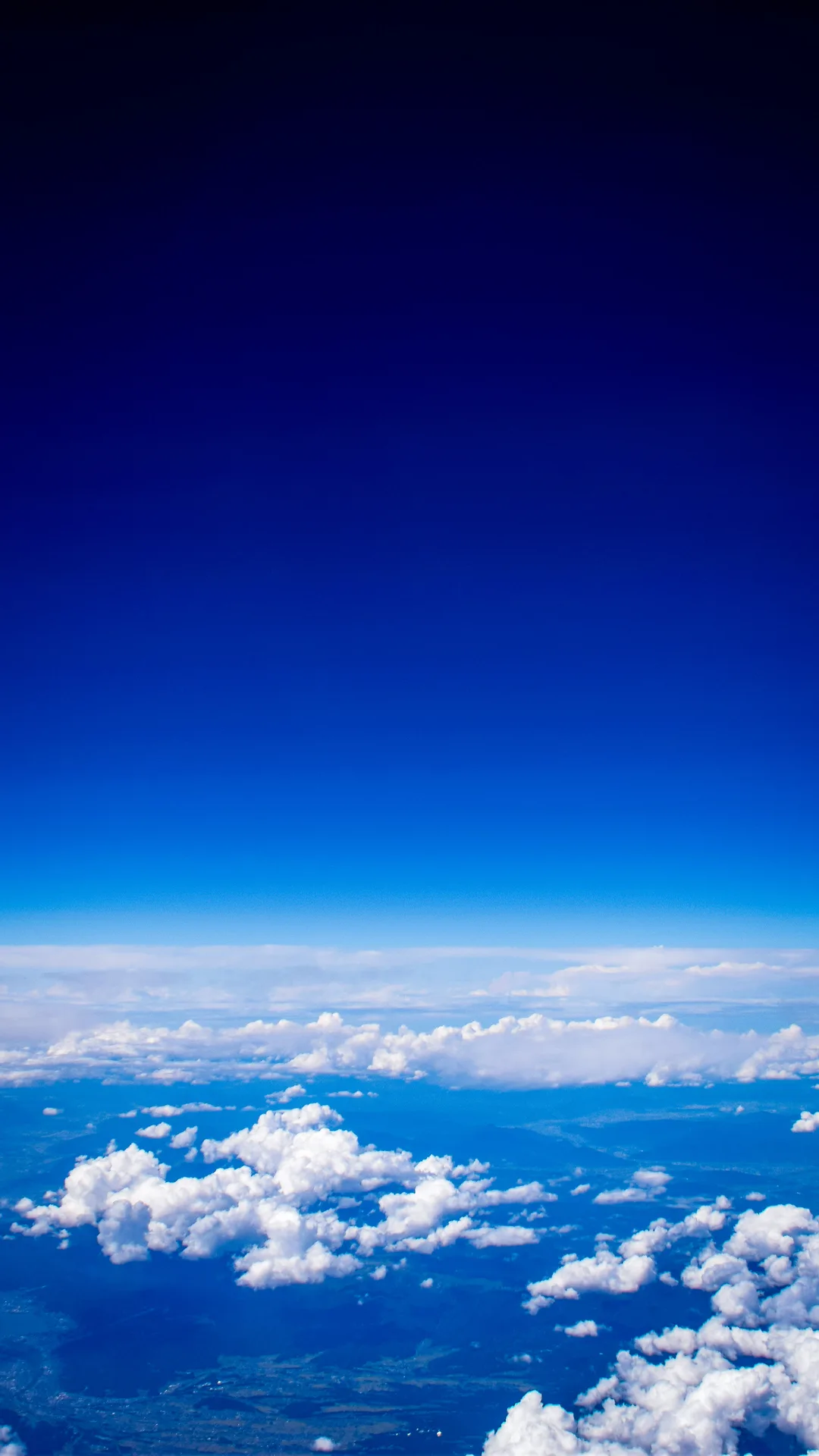 上空から見下ろす青空と雲と地上の風景 - スマホ壁紙 | Photock Wallpapers