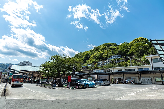 In front of Yugawara Station | Kanagawa Prefecture