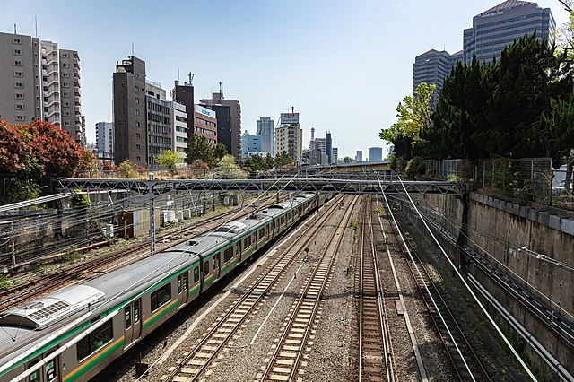 Línea Ueno-Tokyo cerca del Puente Yatsuyama | Tokio