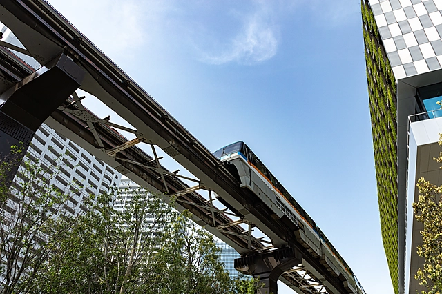 Tokyo Monorail Running in Shibaura