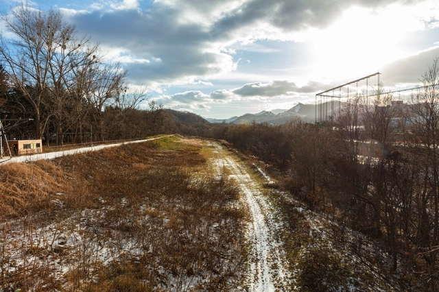 Toyohira River Banks and Winter Path | Hokkaido