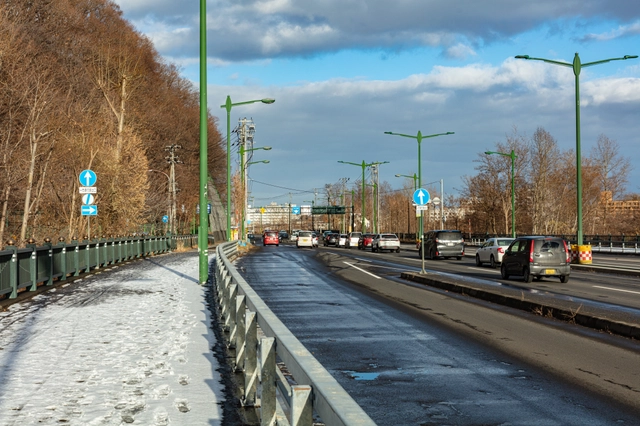 Ishiyama Street and Winter Traffic | Japan