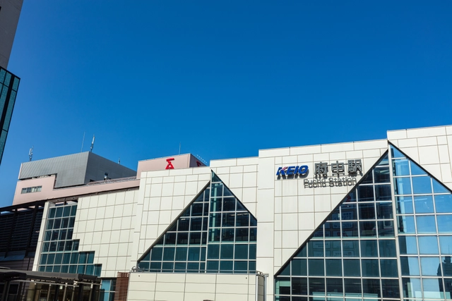 京王線府中駅の駅舎ファサード｜東京都府中市