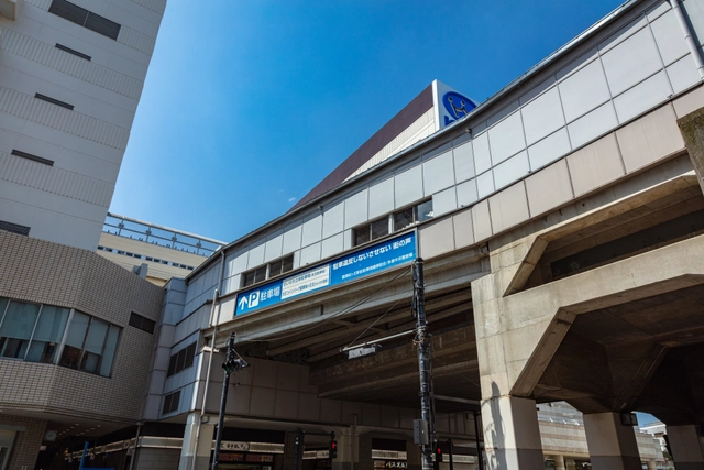 聖蹟桜ヶ丘駅の高架下｜東京都多摩市