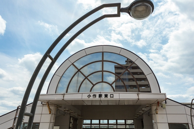 小作駅東口のアーチ屋根｜東京都羽村市