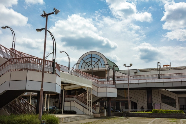 小作駅東口のペデストリアンデッキ｜東京都羽村市
