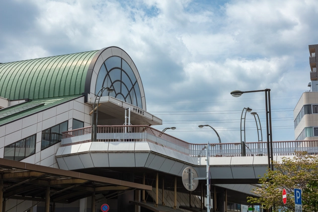 小作駅東口のドーム屋根｜東京都羽村市