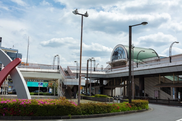小作駅東口のロータリー全景｜東京都羽村市