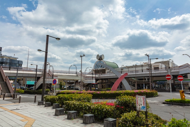 小作駅東口の駅前広場｜東京都羽村市