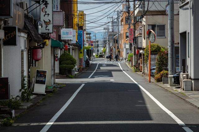小作の飲食店街の路地｜東京都羽村市
