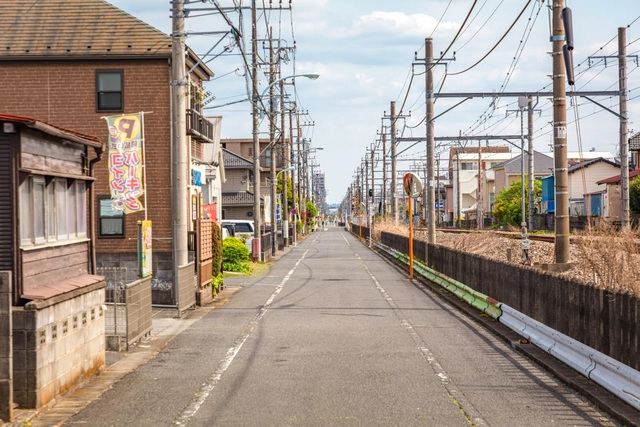 青梅線沿いの生活道路｜東京都羽村市