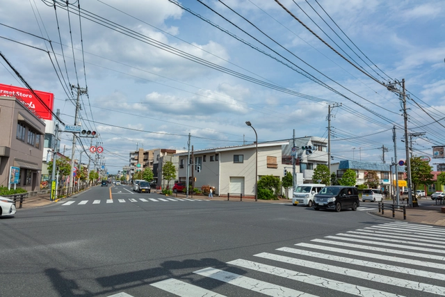 福生の交差点と街並み｜東京都福生市