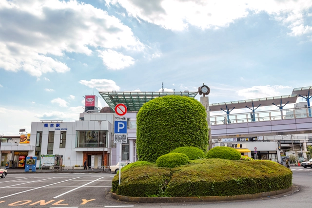 福生駅前ロータリーの植栽｜東京都福生市