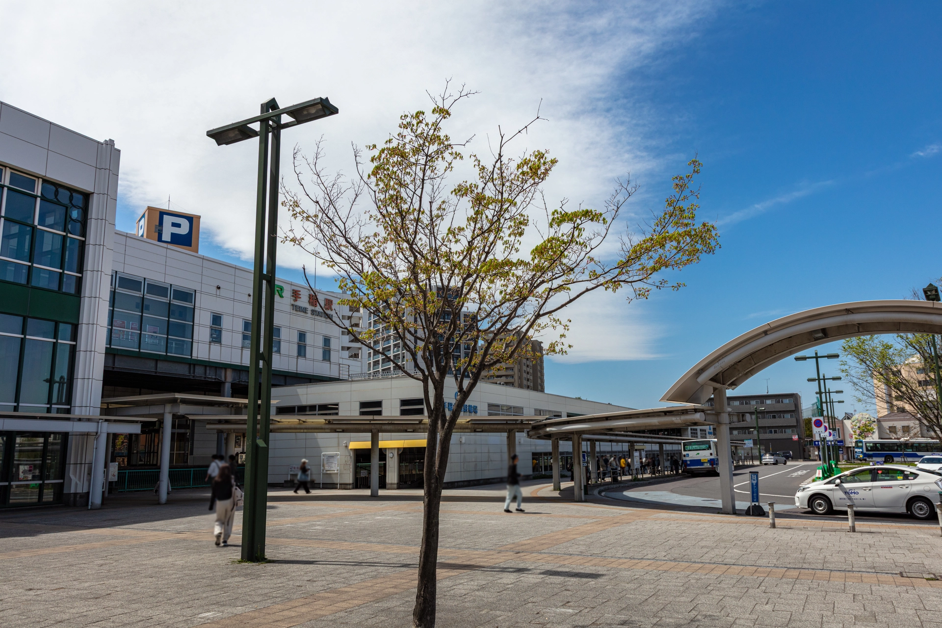 手稲駅北口の駅前広場と街路樹|北海道札幌市手稲区
